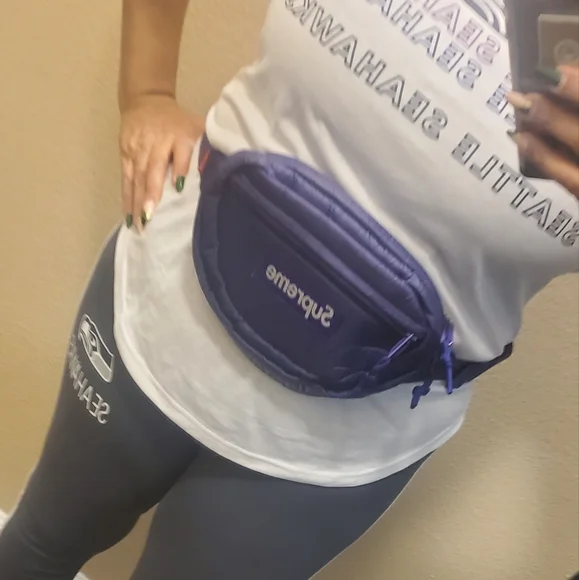 Supreme waist bag 💜 - Picture 4 of 6